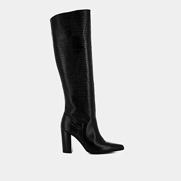 High boots with heels and pointed toes in black reptile leather