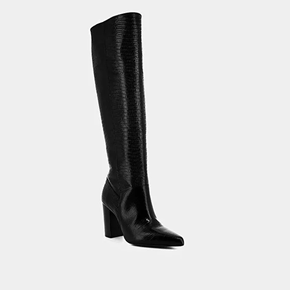 High boots with heels and pointed toes in black reptile leather