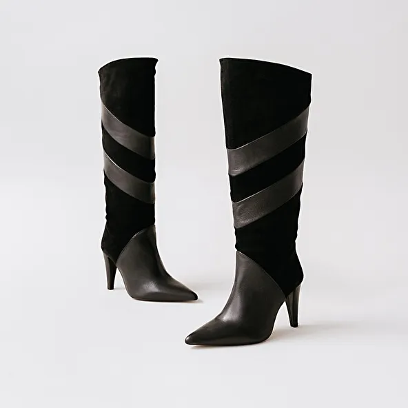 High boots with pointed toes in black suede and leather