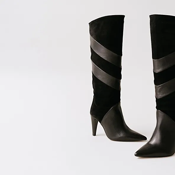 High boots with pointed toes in black suede and leather