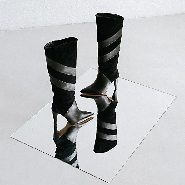 High boots with pointed toes in black suede and leather