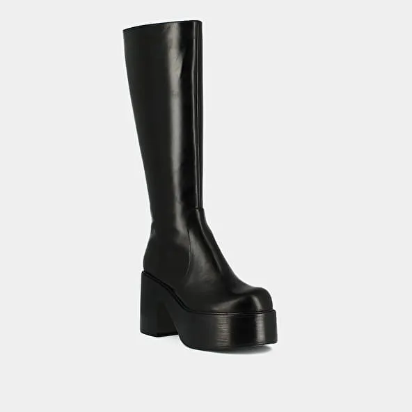 Platform boots with round toes in black leather