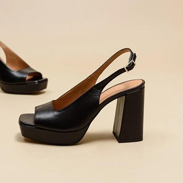 Square toe pumps with high heels in black leather